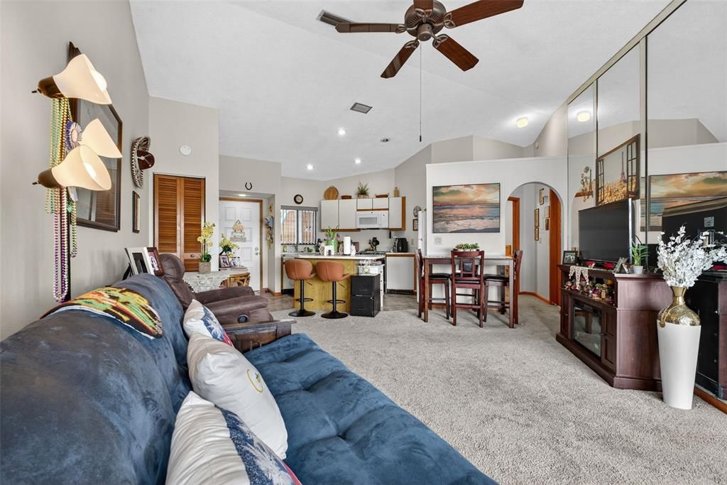 待售: $110,000 (2 贝兹, 1 浴室, 800 平方英尺)