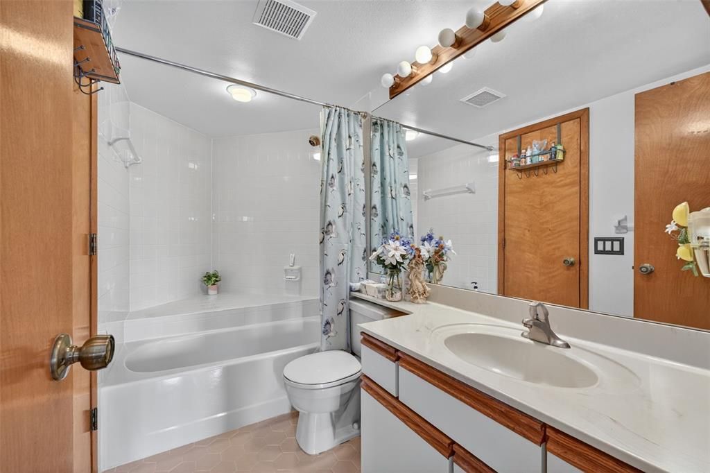 待售: $110,000 (2 贝兹, 1 浴室, 800 平方英尺)