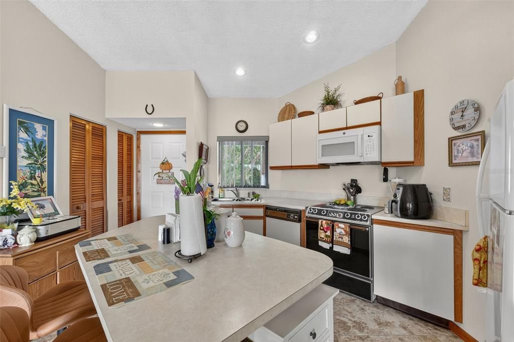 待售: $110,000 (2 贝兹, 1 浴室, 800 平方英尺)