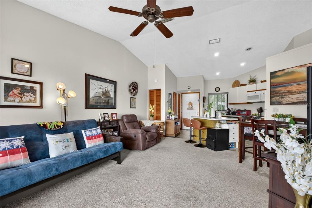 待售: $110,000 (2 贝兹, 1 浴室, 800 平方英尺)