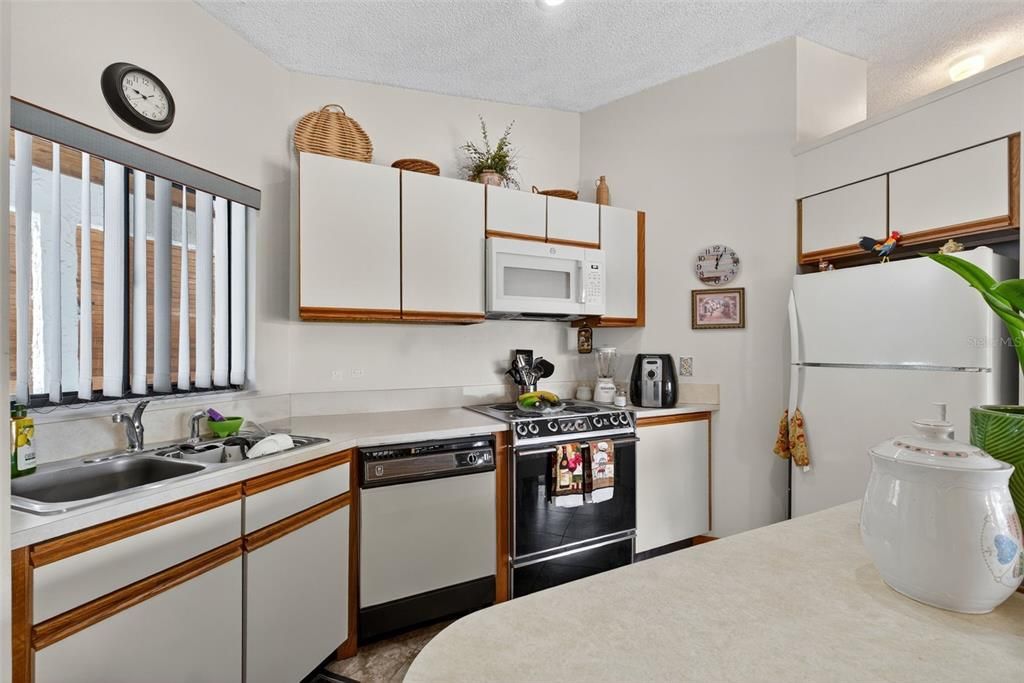 待售: $110,000 (2 贝兹, 1 浴室, 800 平方英尺)