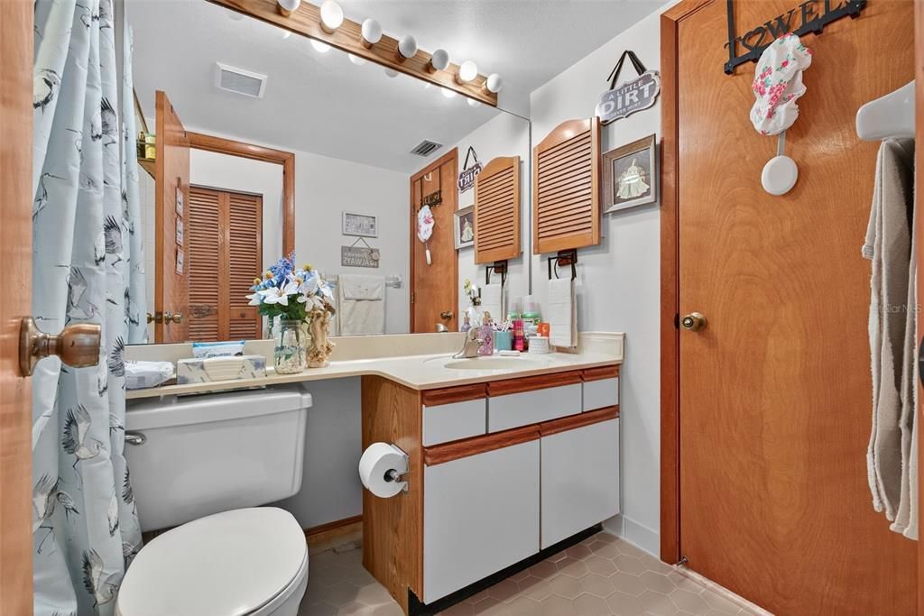 待售: $110,000 (2 贝兹, 1 浴室, 800 平方英尺)