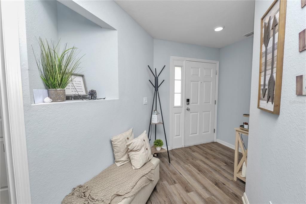 合同活跃: $265,000 (3 贝兹, 2 浴室, 1497 平方英尺)