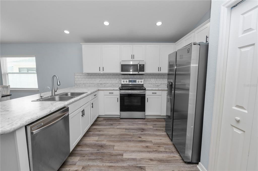 合同活跃: $265,000 (3 贝兹, 2 浴室, 1497 平方英尺)