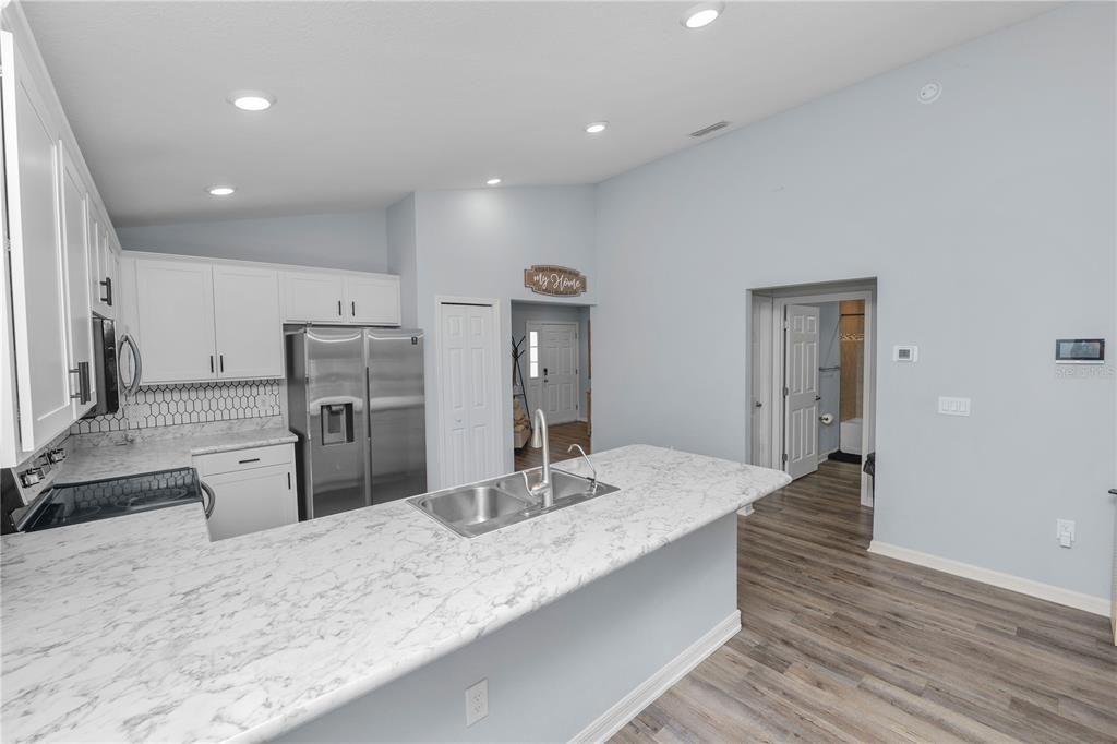 合同活跃: $265,000 (3 贝兹, 2 浴室, 1497 平方英尺)