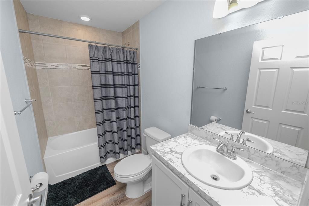 合同活跃: $265,000 (3 贝兹, 2 浴室, 1497 平方英尺)