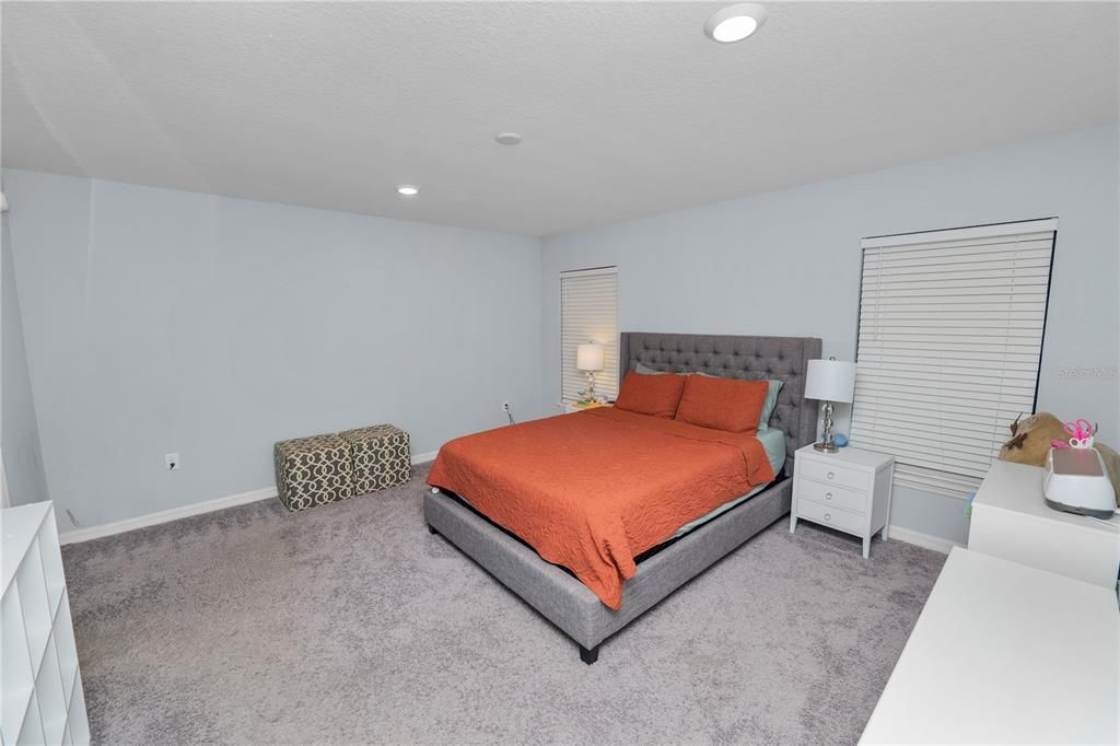 合同活跃: $265,000 (3 贝兹, 2 浴室, 1497 平方英尺)