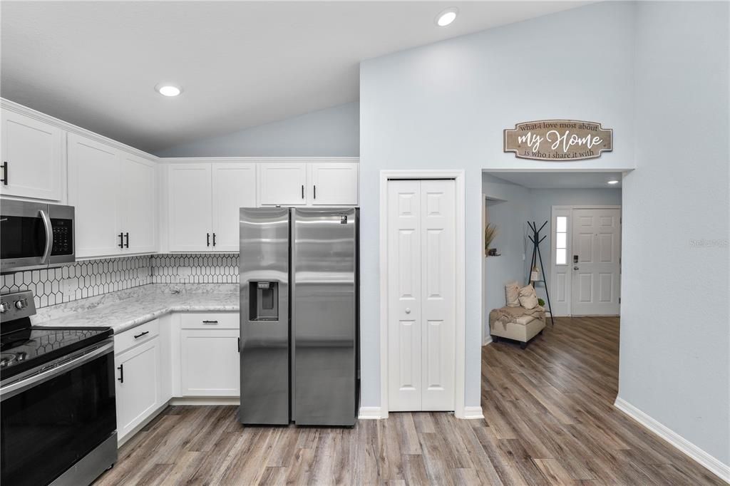 合同活跃: $265,000 (3 贝兹, 2 浴室, 1497 平方英尺)