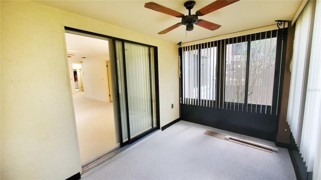 待售: $225,000 (2 贝兹, 2 浴室, 1060 平方英尺)