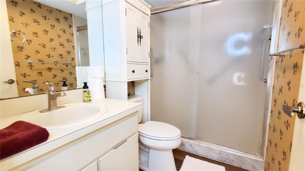 待售: $225,000 (2 贝兹, 2 浴室, 1060 平方英尺)