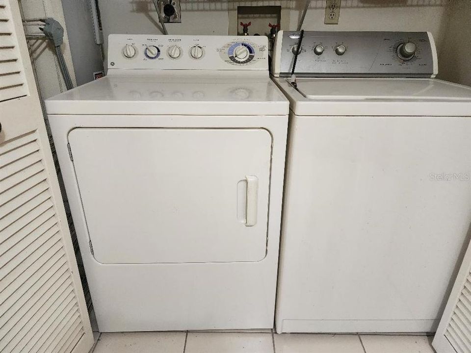 На продажу: $192,950 (2 спален, 2 ванн, 1060 Квадратных фут)
