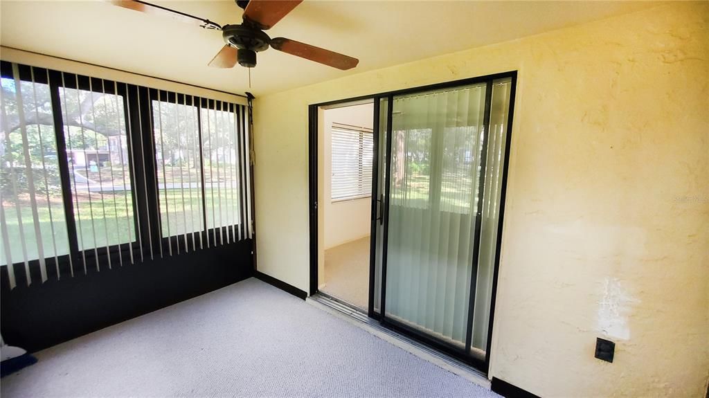 待售: $225,000 (2 贝兹, 2 浴室, 1060 平方英尺)