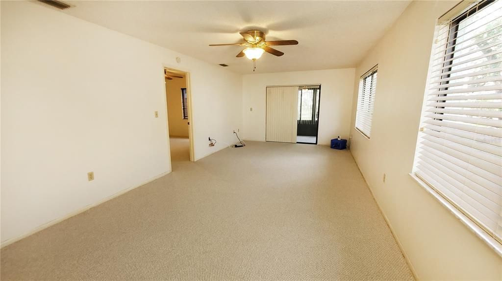 待售: $225,000 (2 贝兹, 2 浴室, 1060 平方英尺)