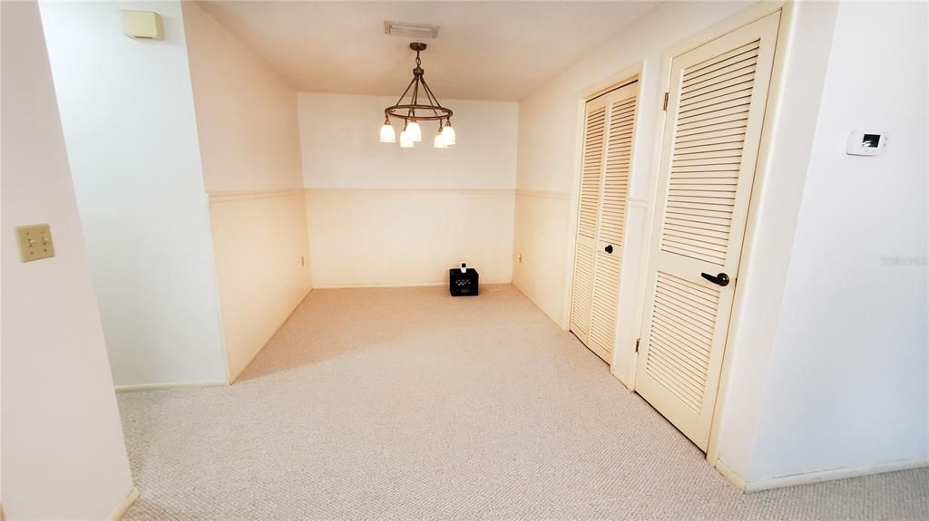 待售: $225,000 (2 贝兹, 2 浴室, 1060 平方英尺)