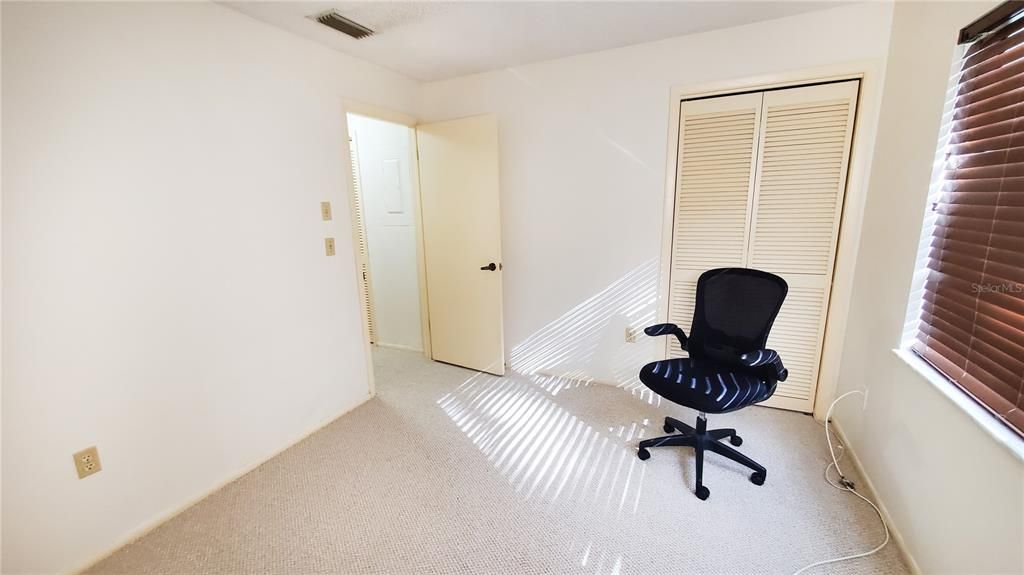 待售: $225,000 (2 贝兹, 2 浴室, 1060 平方英尺)