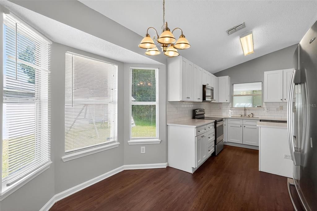 На продажу: $304,900 (4 спален, 2 ванн, 1874 Квадратных фут)