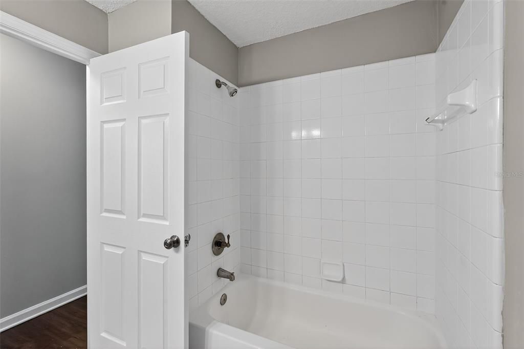 На продажу: $304,900 (4 спален, 2 ванн, 1874 Квадратных фут)