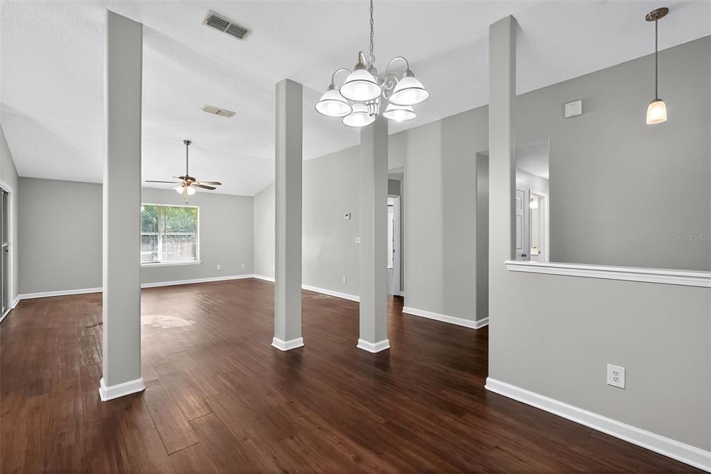 На продажу: $304,900 (4 спален, 2 ванн, 1874 Квадратных фут)