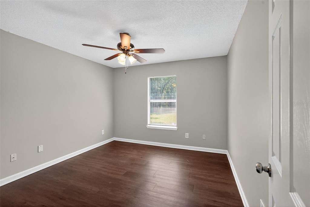 На продажу: $304,900 (4 спален, 2 ванн, 1874 Квадратных фут)