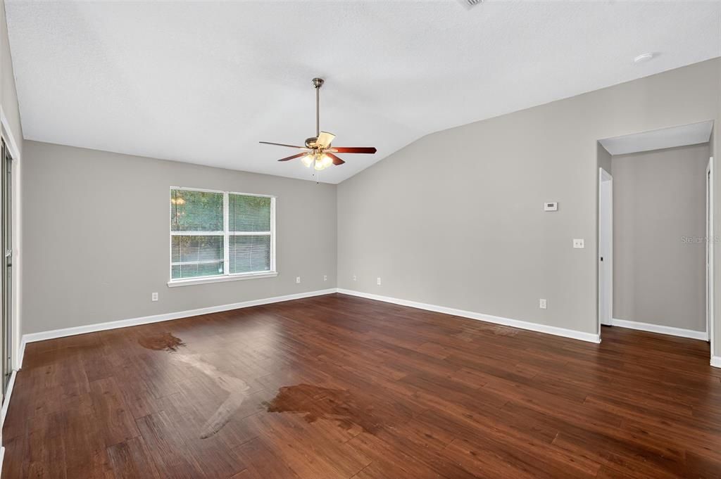 На продажу: $304,900 (4 спален, 2 ванн, 1874 Квадратных фут)