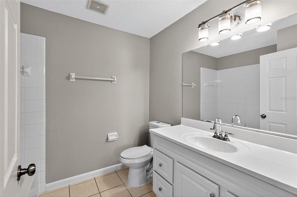 На продажу: $304,900 (4 спален, 2 ванн, 1874 Квадратных фут)