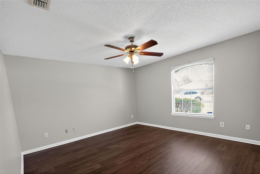 На продажу: $304,900 (4 спален, 2 ванн, 1874 Квадратных фут)