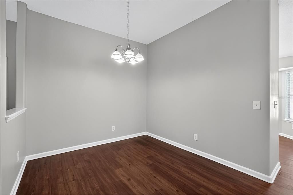 На продажу: $304,900 (4 спален, 2 ванн, 1874 Квадратных фут)