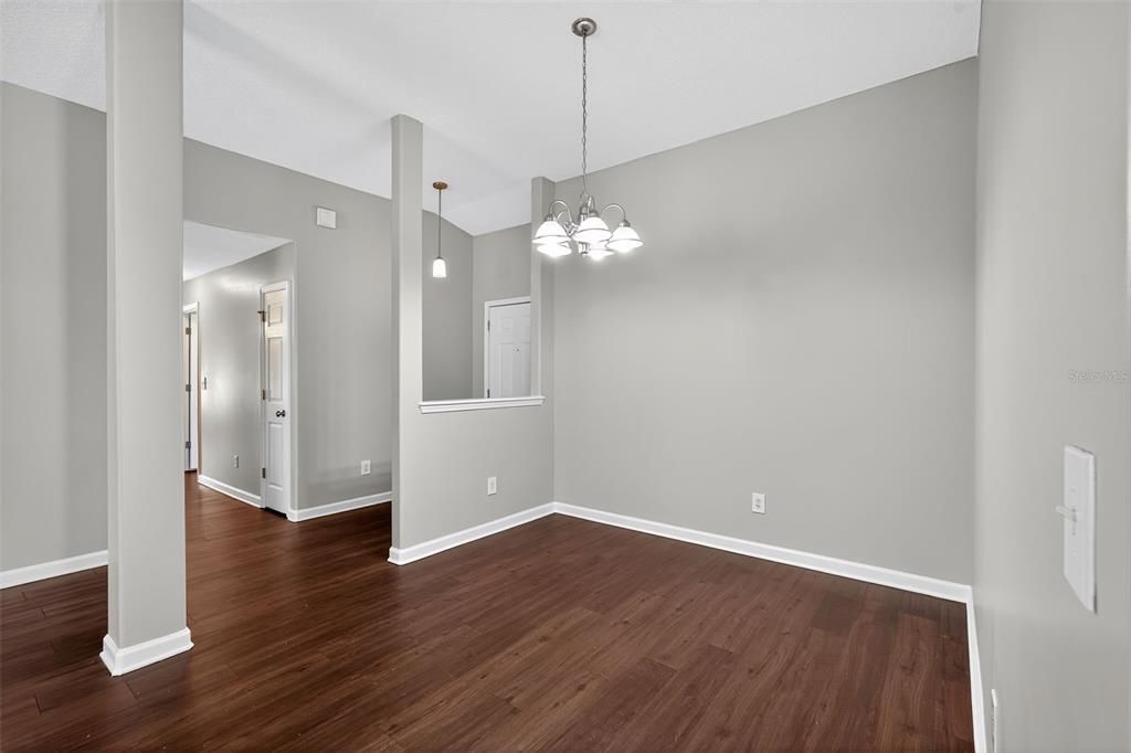 На продажу: $304,900 (4 спален, 2 ванн, 1874 Квадратных фут)