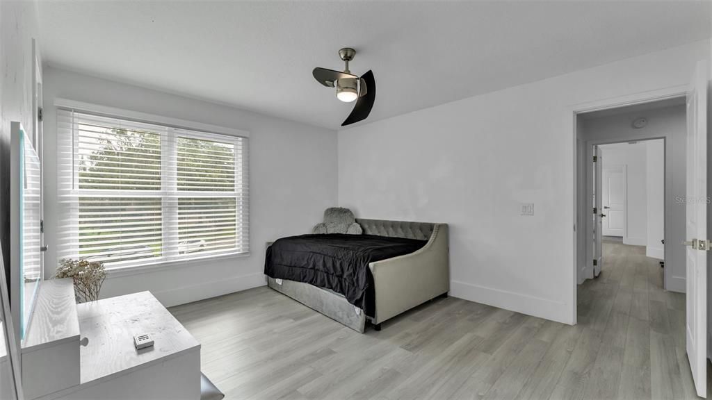 На продажу: $1,099,900 (6 спален, 5 ванн, 4621 Квадратных фут)