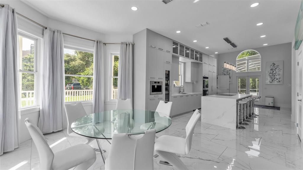 На продажу: $1,099,900 (6 спален, 5 ванн, 4621 Квадратных фут)