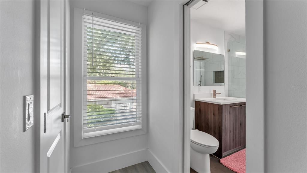 На продажу: $1,099,900 (6 спален, 5 ванн, 4621 Квадратных фут)