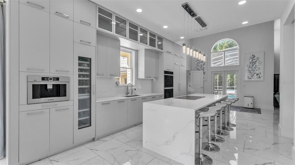 На продажу: $1,099,900 (6 спален, 5 ванн, 4621 Квадратных фут)