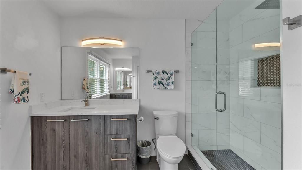 На продажу: $1,099,900 (6 спален, 5 ванн, 4621 Квадратных фут)