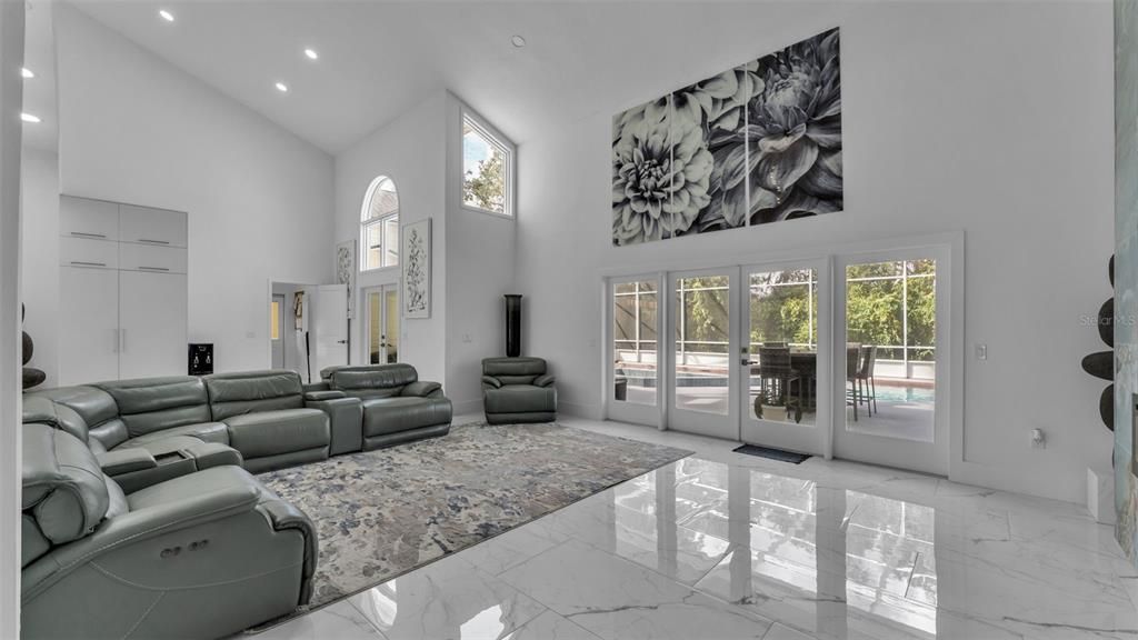 На продажу: $1,099,900 (6 спален, 5 ванн, 4621 Квадратных фут)