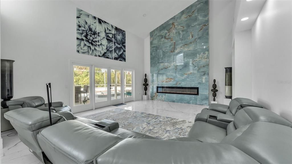 На продажу: $1,099,900 (6 спален, 5 ванн, 4621 Квадратных фут)