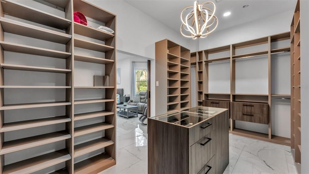 На продажу: $1,099,900 (6 спален, 5 ванн, 4621 Квадратных фут)