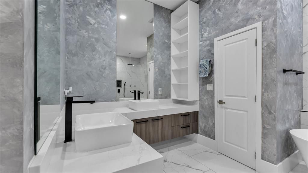 На продажу: $1,099,900 (6 спален, 5 ванн, 4621 Квадратных фут)