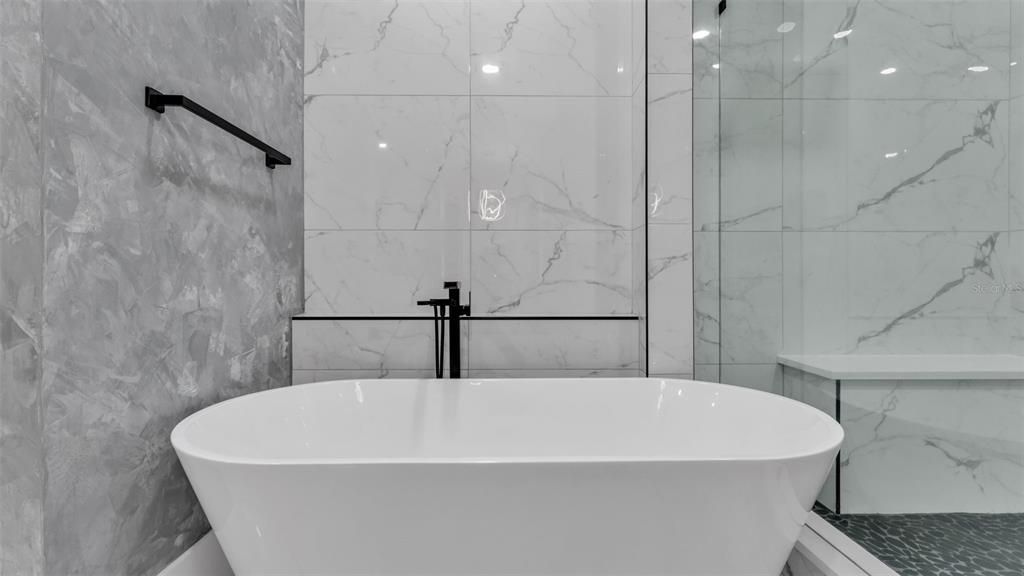 На продажу: $1,099,900 (6 спален, 5 ванн, 4621 Квадратных фут)