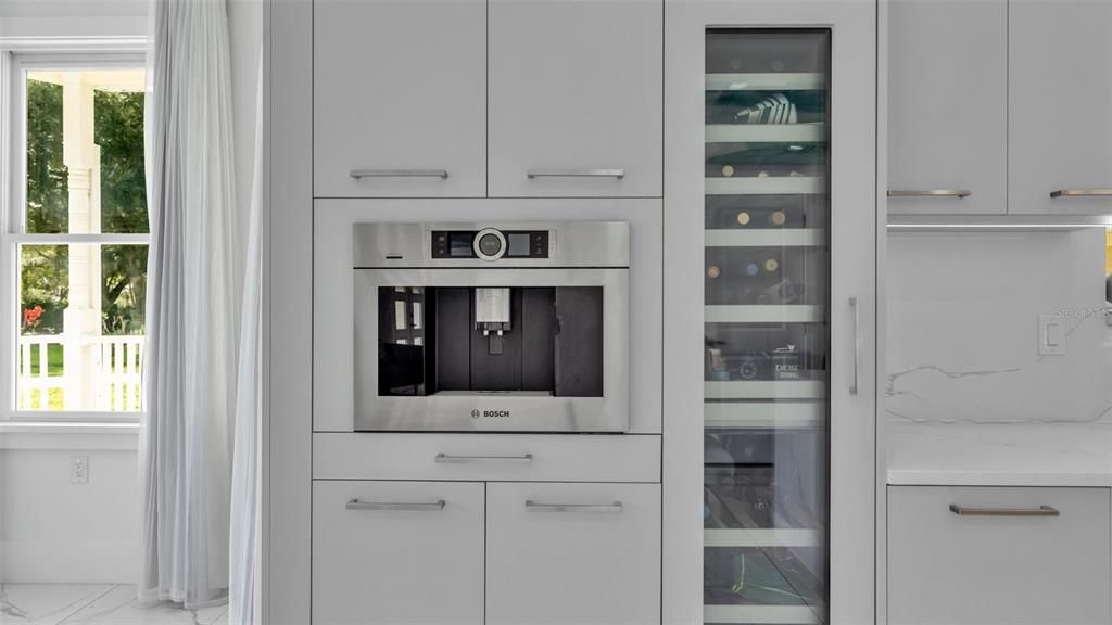 На продажу: $1,099,900 (6 спален, 5 ванн, 4621 Квадратных фут)