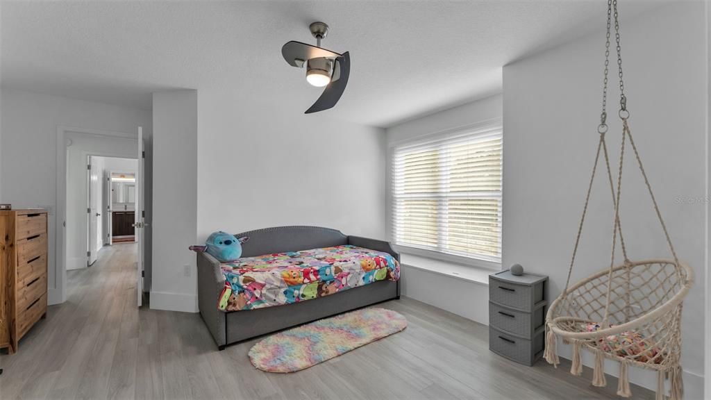 На продажу: $1,099,900 (6 спален, 5 ванн, 4621 Квадратных фут)