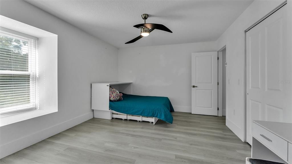 На продажу: $1,099,900 (6 спален, 5 ванн, 4621 Квадратных фут)