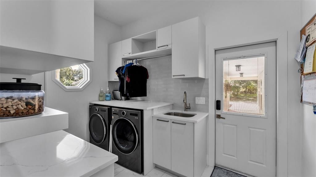 На продажу: $1,099,900 (6 спален, 5 ванн, 4621 Квадратных фут)