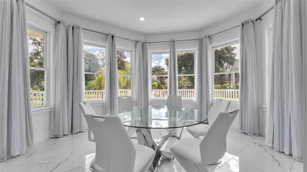 На продажу: $1,099,900 (6 спален, 5 ванн, 4621 Квадратных фут)