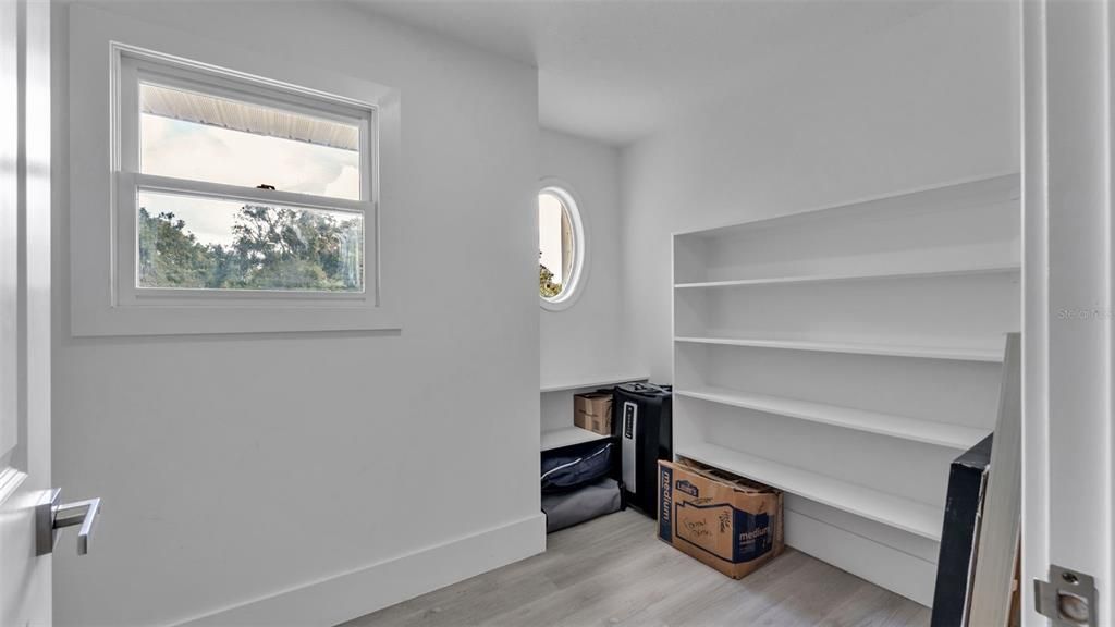 На продажу: $1,099,900 (6 спален, 5 ванн, 4621 Квадратных фут)