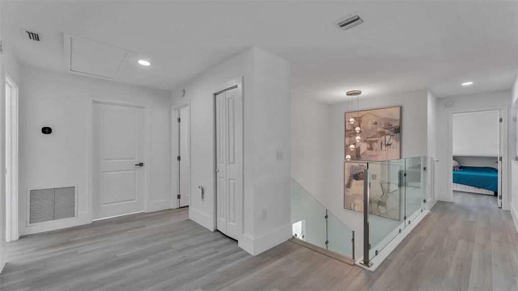 На продажу: $1,099,900 (6 спален, 5 ванн, 4621 Квадратных фут)