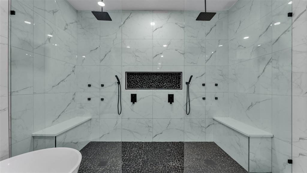 На продажу: $1,099,900 (6 спален, 5 ванн, 4621 Квадратных фут)