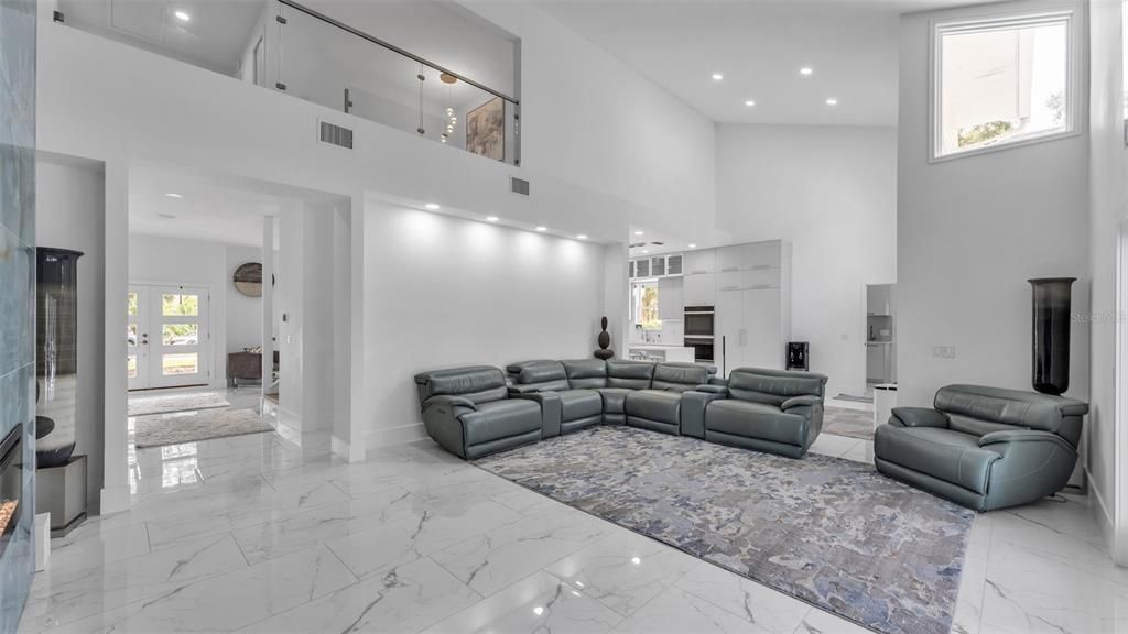 На продажу: $1,099,900 (6 спален, 5 ванн, 4621 Квадратных фут)