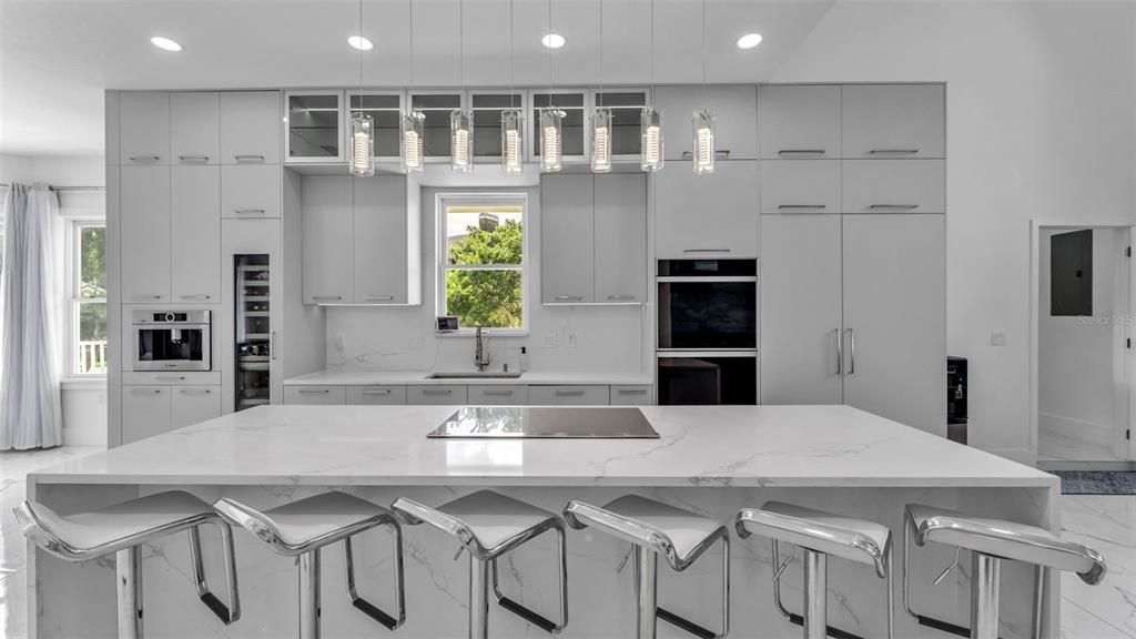 На продажу: $1,099,900 (6 спален, 5 ванн, 4621 Квадратных фут)