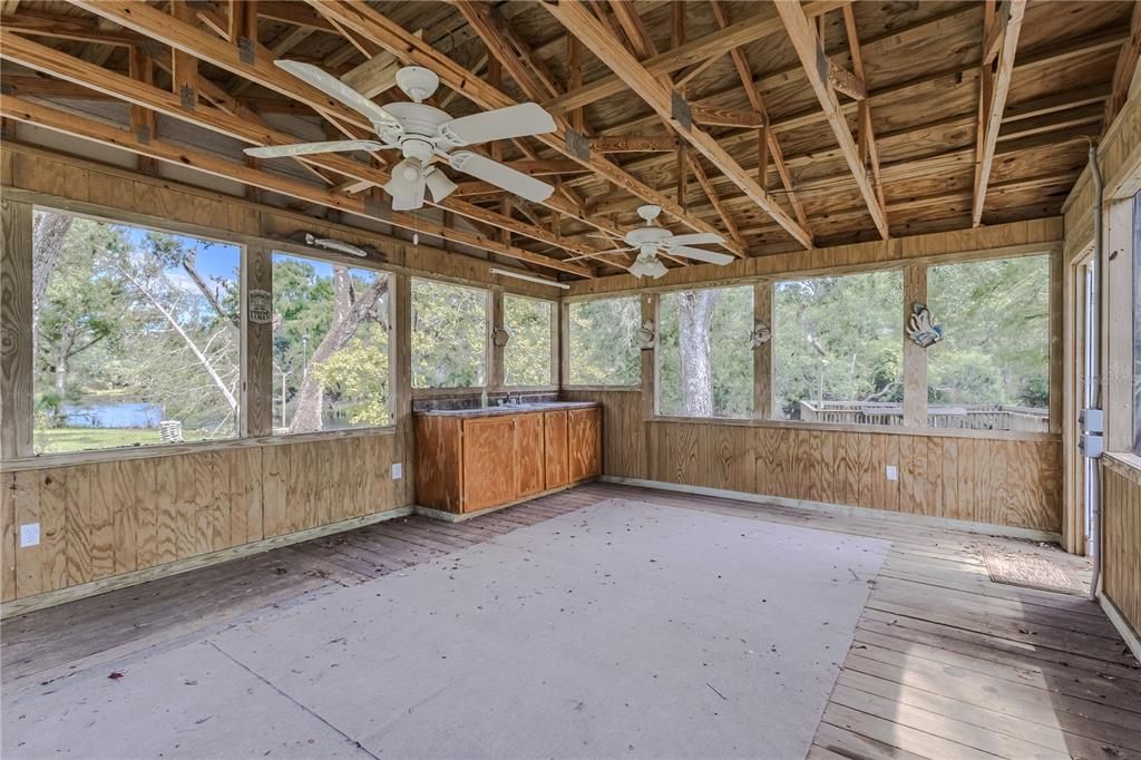 En Venta: $219,900 (2 camas, 2 baños, 896 Pies cuadrados)