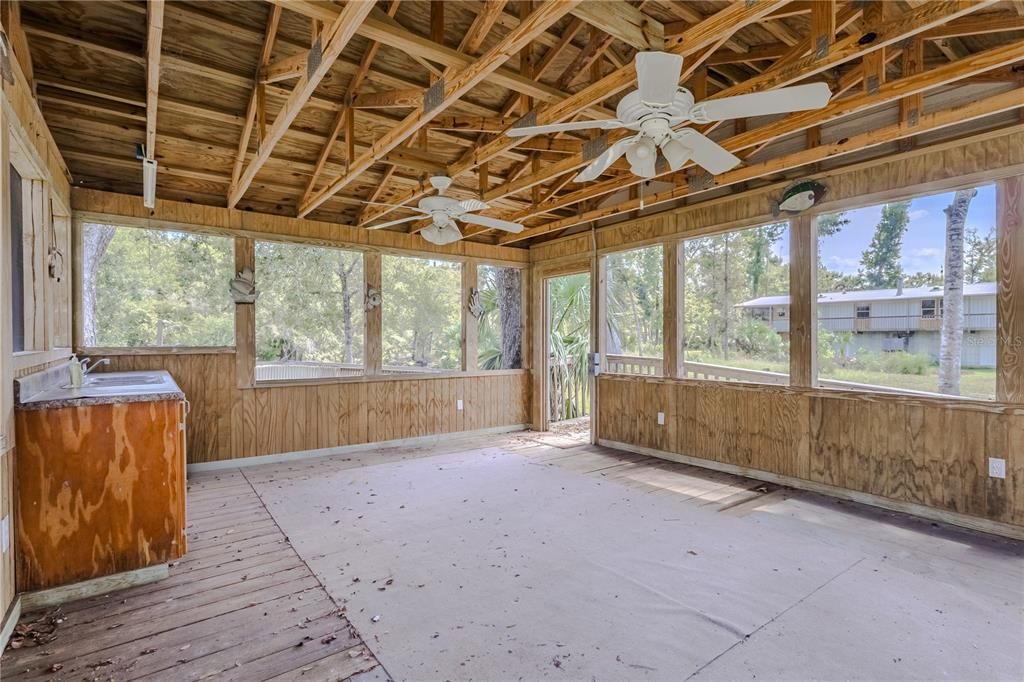 En Venta: $219,900 (2 camas, 2 baños, 896 Pies cuadrados)